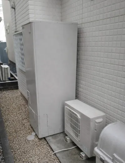 【加西市】点検時に今後の修理対応が難しくなる可能性を案内されたためエコキュートを交換｜SRT-HPT55WU5からSRT-ST557Uへの施工事例（施工後）