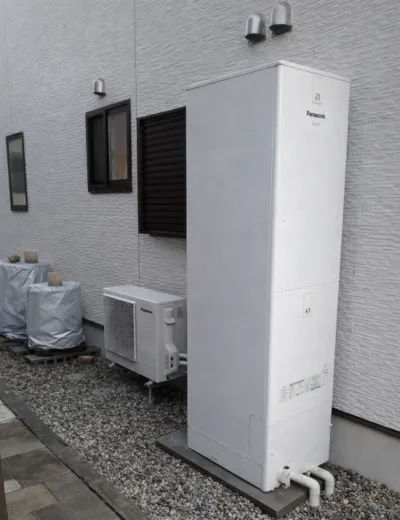 【加西市】夜の入浴が重なる日に沸き増し操作をすることが増えたためエコキュートを交換｜HE-370SEQからHE-S46LQへの施工事例（施工後）