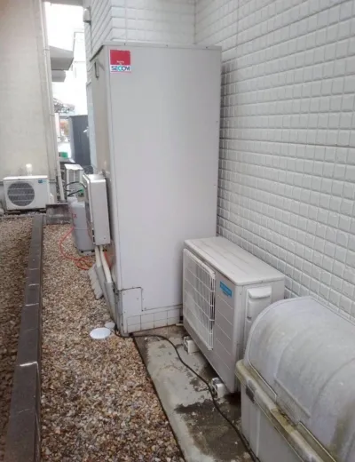 【加西市】点検時に今後の修理対応が難しくなる可能性を案内されたためエコキュートを交換｜SRT-HPT55WU5からSRT-ST557Uへの施工事例（施工前）