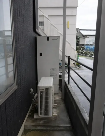 【加西市】浴室リモコンの追いだき操作が反応しにくくなったためエコキュートを交換｜HHP-AT375HATRからSRT-ST467への施工事例（施工前）