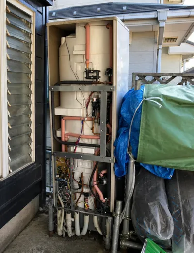 【木津川市】リモコンにエラーコードが表示されることがあったためエコキュートを交換｜TU37KFCVからTUX46XFVへの施工事例（施工前）