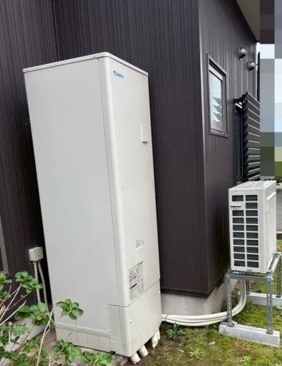 【神戸市中央区】リモコン操作後の反応が遅く感じるようになったためエコキュートを交換｜HPL-2TFB464RAUからTUX46ZFVへの施工事例（施工後）