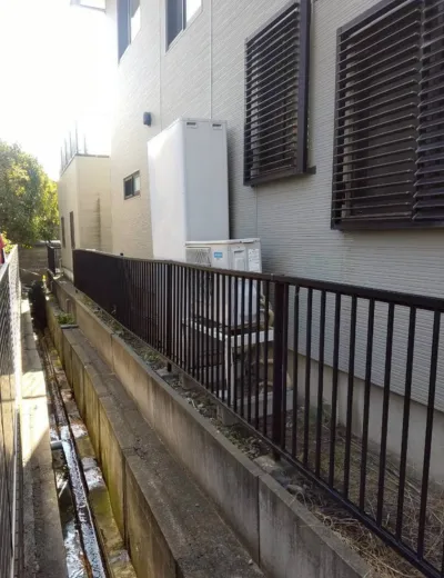 【神戸市中央区】ふろ自動をしても設定した湯量までたまらないことが増えたためエコキュートを交換｜SRT-HPT43WZ4からSRT-ST437UZへの施工事例（施工前）