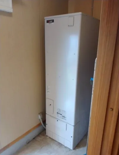 【神戸市兵庫区】シャワーの温度が途中で安定しにくくなったためエコキュートを交換｜CTU-461NA7からSRT-ST466への施工事例（施工後）