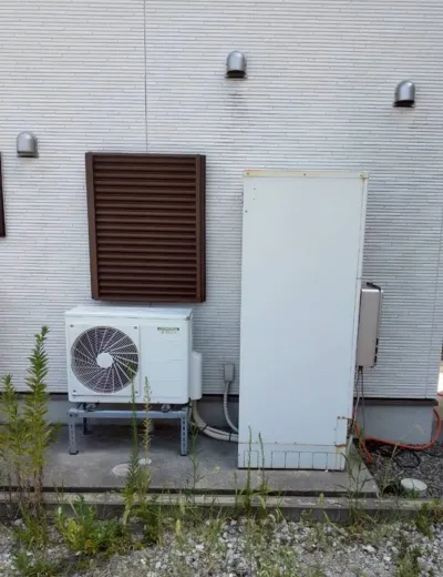 【神戸市兵庫区】夜間の沸き上げ音が以前より耳につくようになったためエコキュートを交換｜CTU-371D1A10からCTU-37AZ1への施工事例（施工前）