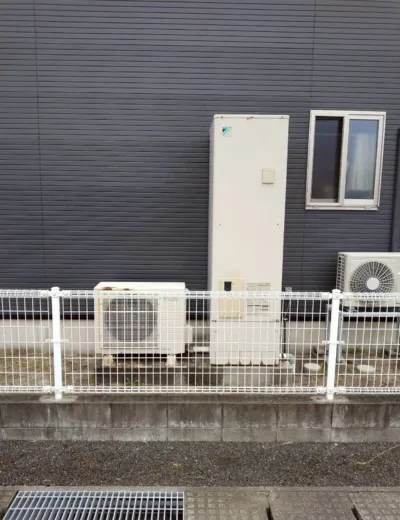 【神戸市長田区】おふろの湯はり後に設定温度よりぬるく感じることが増えたためエコキュートを交換｜TUN46LFVEからSRT-ST466への施工事例（施工前）