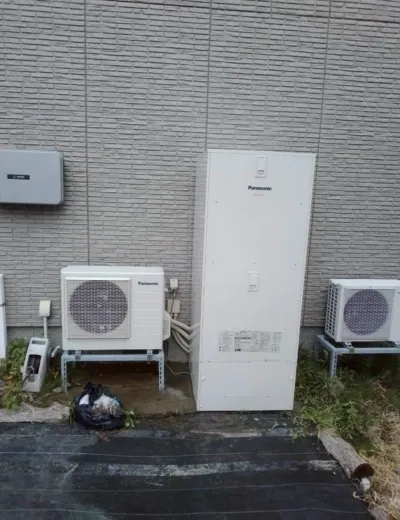 【神戸市西区】本体まわりの水濡れが気になるようになったためエコキュートを交換｜HE-46D3QからHE-D46FQへの施工事例（施工後）