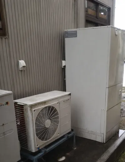 【神戸市須磨区】おふろの自動湯はりで設定水位までたまらないことが増えたためエコキュートを交換｜CTU-46AX1からSRT-S466への施工事例（施工前）