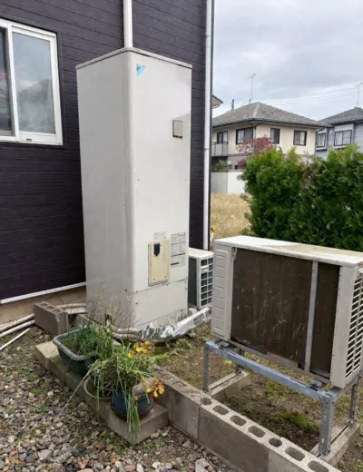 【神戸市垂水区】リモコンで湯はりをしてから完了までの待ち時間が長く感じるようになったためエコキュートを交換｜RQW46JVからTUA46YFVへの施工事例（施工前）