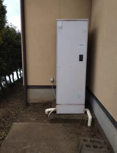 【久世郡久御山町】夜間の沸き上げ中にヒートポンプユニットの音が大きく感じられるようになったためエコキュートを交換｜DH-46G3SUBからHE-J46LSSへの施工事例（施工前）