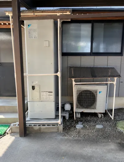 【京田辺市】保温していてもおふろが冷めやすくなったためエコキュートを交換｜TU46JFVからEQX46XFVへの施工事例（施工前）