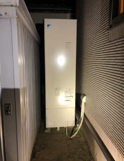 【京都市伏見区】給湯中にリモコンへエラーコードが表示されることがあったためエコキュートを交換｜HE-46D3QからEQX46WFVへの施工事例（施工後）