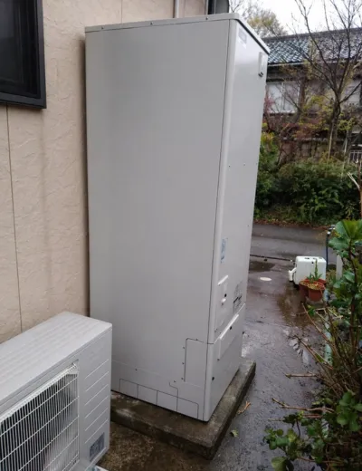 【京都市東山区】夜間の沸き上げ中にヒートポンプユニットから異音がするようになったためエコキュートを交換｜HPL-2TFB564RAUからSRT-ST556への施工事例（施工後）