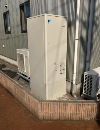 【京都市上京区】蛇口からお湯になるまで時間がかかるようになったためエコキュートを交換｜EB-HP460TA2からTUX37WFVへの施工事例（施工後）