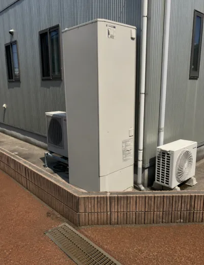 【京都市上京区】蛇口からお湯になるまで時間がかかるようになったためエコキュートを交換｜EB-HP460TA2からTUX37WFVへの施工事例（施工前）