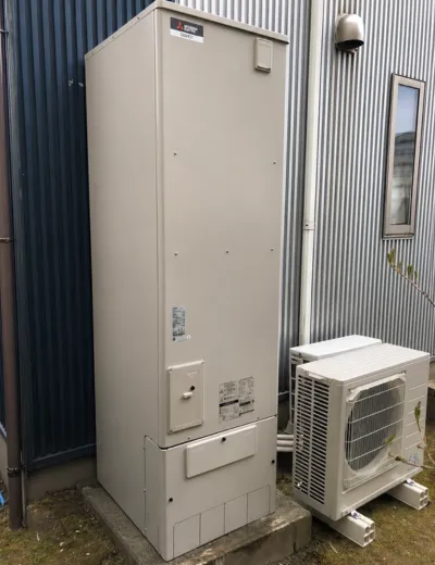 【京都市南区】蛇口からお湯になるまで時間がかかるようになったためエコキュートを交換｜SRT-3768FCD-BLからSRT-ST466Uへの施工事例（施工後）