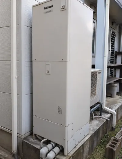 【京都市南区】シャワーの温度が安定しにくくなったためエコキュートを交換｜HE-K37AQからSRT-ST376への施工事例（施工前）