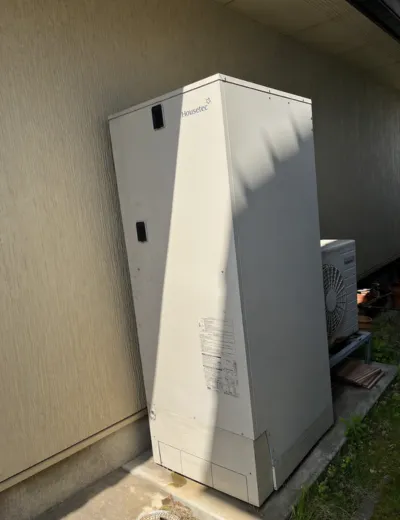 【京都市中京区】夜間の沸き上げ中に運転音が気になるようになったためエコキュートを交換｜HHP-AT465HATRからSRT-ST375UZへの施工事例（施工前）