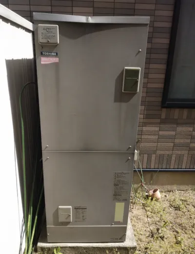 【京都市西京区】本体まわりに水漏れのような症状が見られたためエコキュートを交換｜HPL-2TFB565RAUからSRT-ST466への施工事例（施工前）