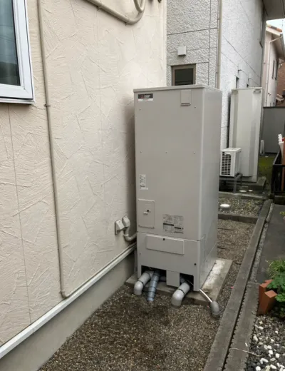 【京都市左京区】夜間の沸き上げ中にヒートポンプユニットから異音がするようになったためエコキュートを交換｜UWH-4614AD2UからSRT-ST376への施工事例（施工後）