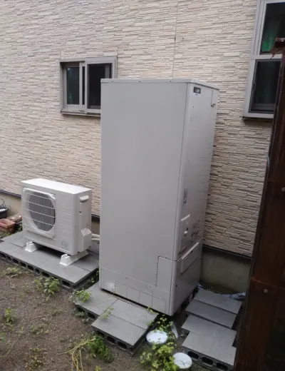 【京都市左京区】本体まわりに水漏れのような症状が見られたためエコキュートを交換｜BE-A46CWUからSRT-ST376への施工事例（施工後）