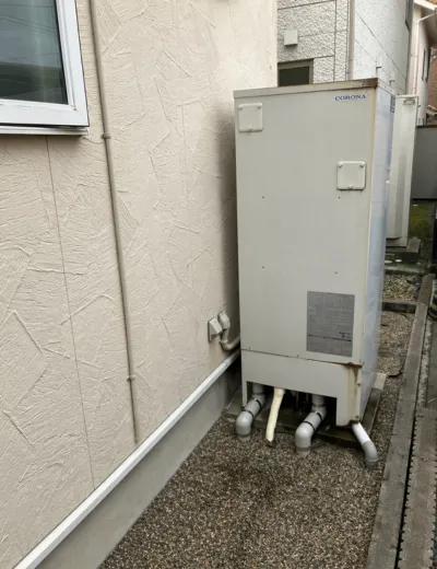【京都市左京区】夜間の沸き上げ中にヒートポンプユニットから異音がするようになったためエコキュートを交換｜UWH-4614AD2UからSRT-ST376への施工事例（施工前）