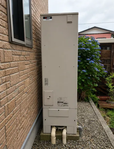 【京都市右京区】台所と浴室で同時にお湯を使うと温度が安定しにくくなったためエコキュートを交換｜BE-A460WUからSRT-ST466への施工事例（施工後）