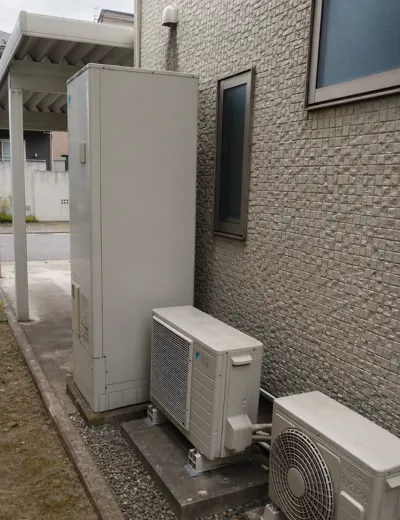 【京都市右京区】保温してもおふろが冷めやすくなったためエコキュートを交換｜TUN46LFVからEQX37XFVへの施工事例（施工前）