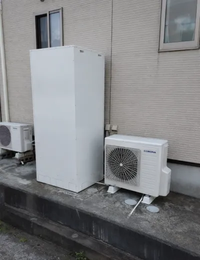 【磯城郡三宅町】ヒートポンプまわりに水がにじむようになったためエコキュートを交換｜UWH-4617AD2UからCHP-46AZ1への施工事例（施工後）