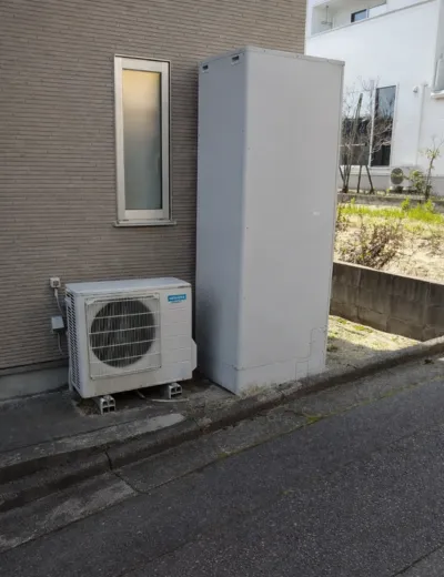 【磯城郡三宅町】夜間の運転中に低い異音が続くようになったためエコキュートを交換｜SRT-HPT46W5からSRT-S466への施工事例（施工前）