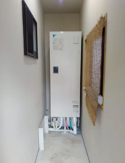 【小野市】夜間の沸き上げ運転が以前より長引くようになったためエコキュートを交換｜TU46FFVからTUA46YFVへの施工事例（施工前）