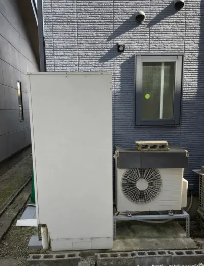 【吉野郡大淀町】浴室リモコンの表示が途中で消えることがあったためエコキュートを交換｜HP-AT465HATRからCTU-37AZ1への施工事例（施工前）