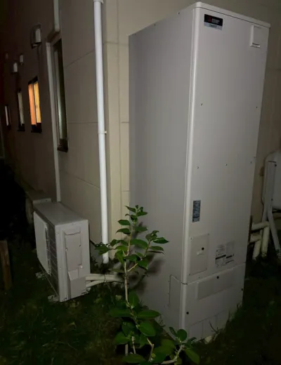 【多可郡多可町】家族の入浴時間が重なりやすくなったため容量を見直してエコキュートを交換｜BE-F37DWUからSRT-ST467への施工事例（施工後）