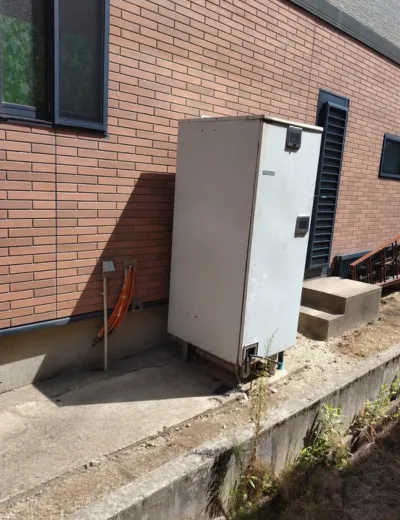 【宝塚市】設置年数が経ち部品交換より本体交換を選びエコキュートを交換｜SRT-3767CFD-BLからSRT-ST376への施工事例（施工前）