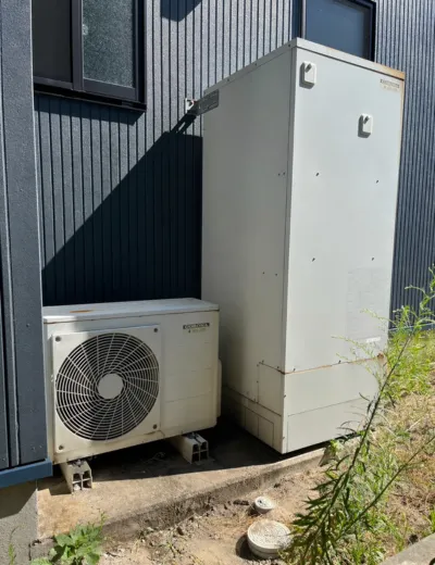 【宝塚市】湯はり完了後の浴槽の湯量が少なく感じることがあったためエコキュートを交換｜CTU-H4614ATからSRT-S466への施工事例（施工前）