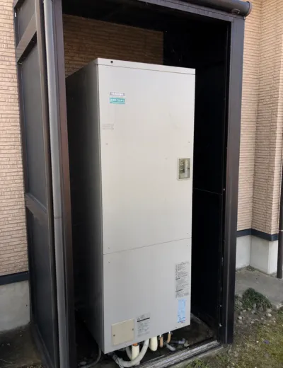 【宇治市】蛇口からお湯になるまで時間がかかるようになったためエコキュートを交換｜HPL-2TFB564RAUからSRT-ST466への施工事例（施工前）