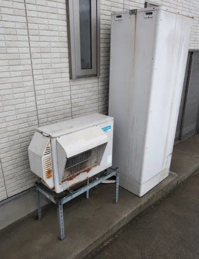 【大阪市阿倍野区】台所と浴室で同時にお湯を使うと温度が安定しにくくなったためエコキュートを交換｜SRT-HPT46W3からCHP-46AZ1への施工事例（施工前）