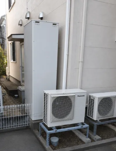 【大阪市生野区】蛇口から設定温度どおりのお湯になるまで時間がかかるようになったためエコキュートを交換｜HE-NSU46JQからEQA46YFVへの施工事例（施工前）