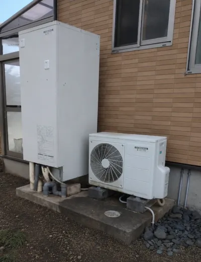 【大阪市旭区】シャワーの温度が安定しにくくなったためエコキュートを交換｜CTU-H3717AからCHP-37AZ1への施工事例（施工前）