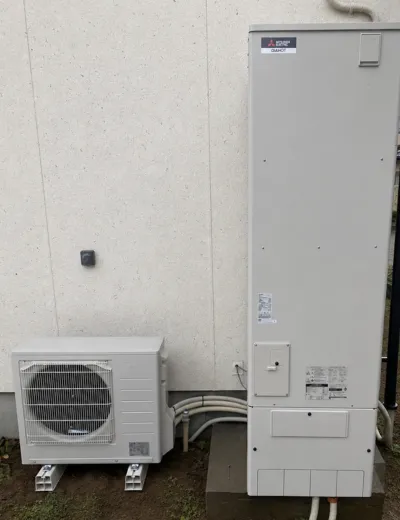 【大津市】本体まわりに水漏れのような症状が見られたためエコキュートを交換｜HPL-2TFB562RAUからSRT-ST466Uへの施工事例（施工後）