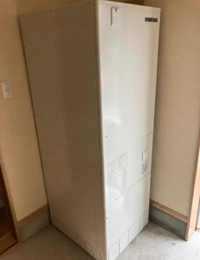【相楽郡精華町】蛇口からお湯になるまで時間がかかるようになったためエコキュートを交換｜HE-K37BQからCTU-37AZ1への施工事例（施工後）