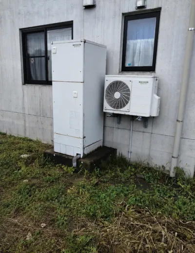 【綴喜郡宇治田原町】追いだきをしてもおふろがしっかり温まりにくくなったためエコキュートを交換｜CTU-371D1A11からCTU-37AZ1への施工事例（施工前）