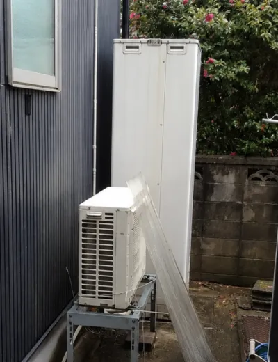 大阪市港区で貯湯ユニットまわりに水がにじむエコキュートを交換｜TUN46MFVからSRT-ST467へ（施工前）