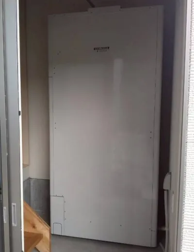 大阪市西成区でヒートポンプユニットから異音がする薄型エコキュートを交換｜CTU-H4628AからCTU-E462AZ1へ（施工前）