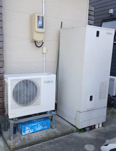 堺市東区で浴槽に黒いカスが出るようになったエコキュートを交換｜HHP-T464HATからSRT-ST467へ（施工前）