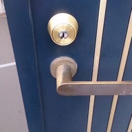 抜き差しがしにくい玄関の鍵をGOALのV18に鍵交換｜立川市富士見町