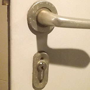 玄関の鍵穴
