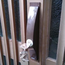 家の鍵を紛失による玄関引き戸の鍵交換｜鎌倉市浄明寺
