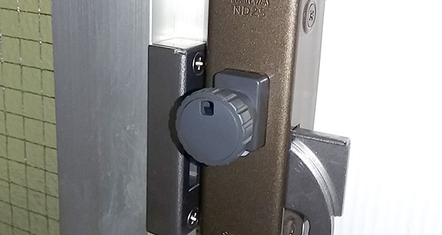 MIWAの補助錠に取り替えた玄関ドア