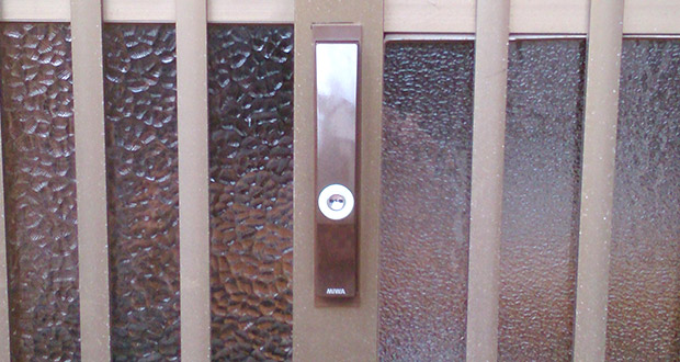 MIWAの鍵に取り替えた玄関引き戸